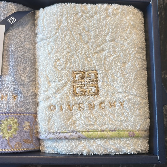 Givenchy Hand Towels - Picture 3 of 3
